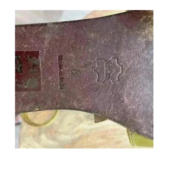 Chocolat Blu Flat Ankle strap Leather Flower Sandal, size 6, Anthropologie - Picture 9 of 9